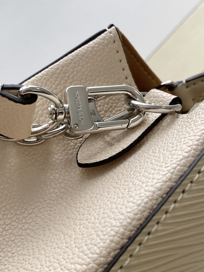 Handbag Louis Vuitton M20520 size 25 x 17 x 11