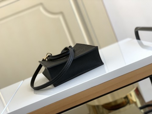 Handbag Louis Vuitton M80478 size 14 x 17 x 5cm