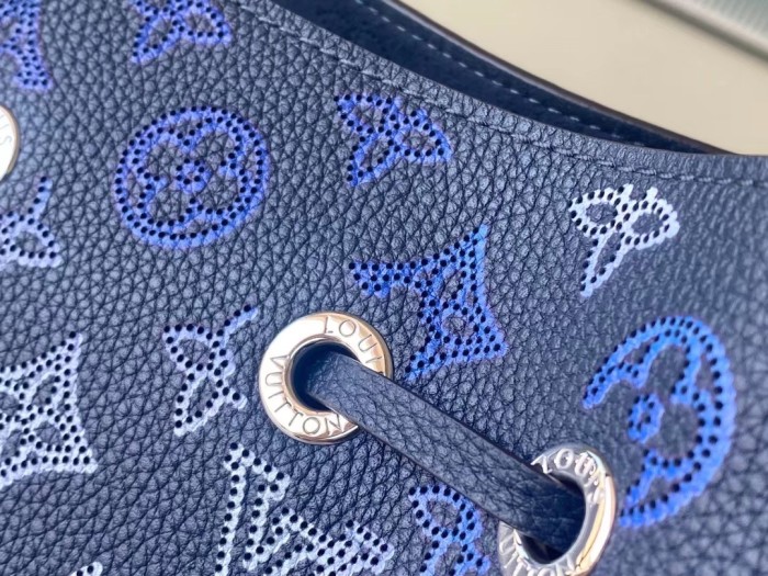 Handbag Louis Vuitton M59552 size 19 x 22 x 14 cm