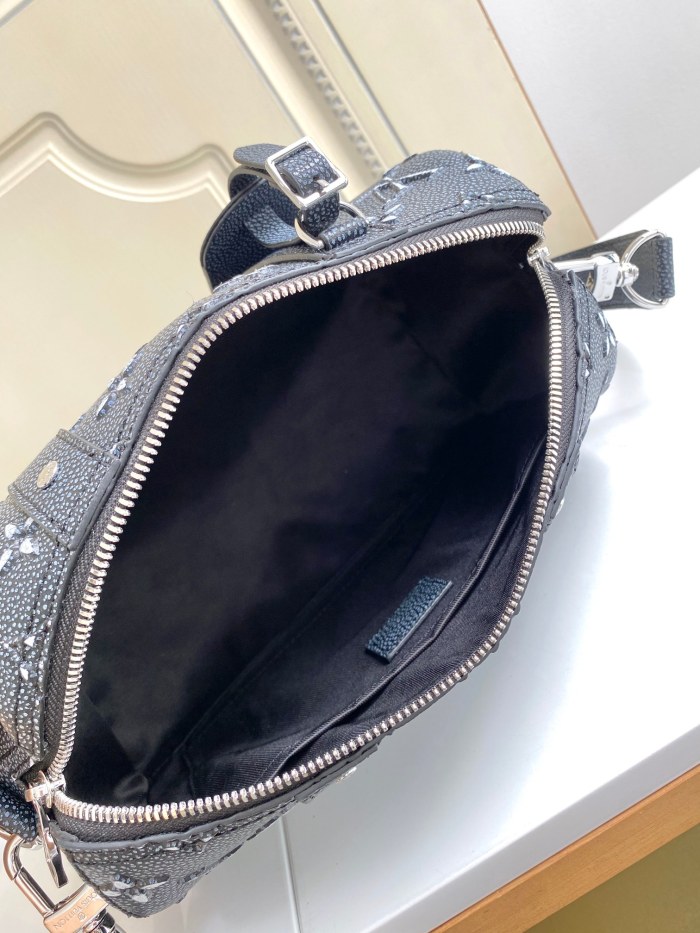 Handbag Louis Vuitton M21448 size 27x17x13 cm