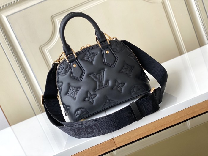 Handbag Louis Vuitton m59793 size 24.5 x 18 x 12 cm