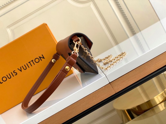 Handbag Louis Vuitton M80763 size 19x11×3 cm