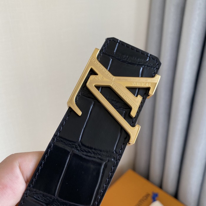 Louis Vuitton Belt 12 (width 4cm)