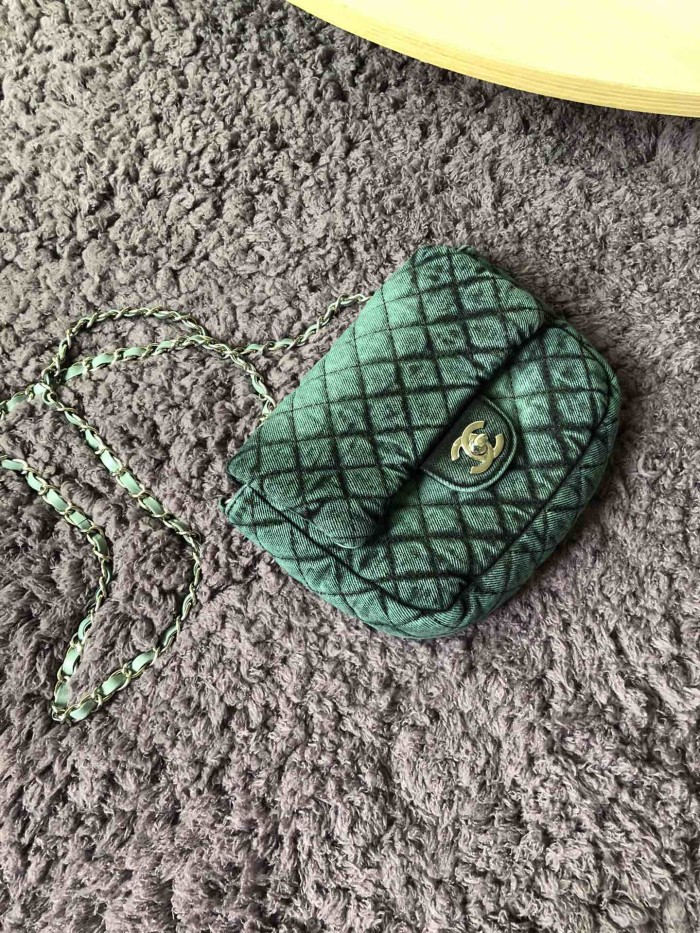 Handbag Chanel S1309 size 12x23x8 cm