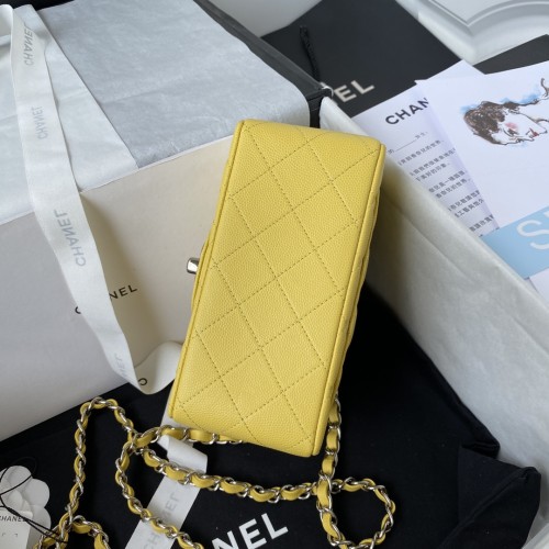 Handbag Chanel size 17 cm