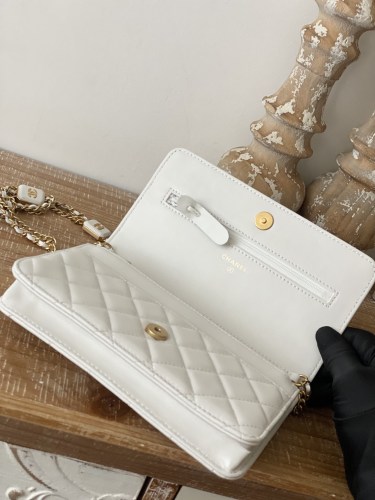 Handbag Chanel 81217 size 19.2 12.3 3.5 cm