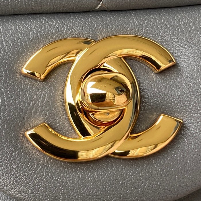 Handbag Chanel size 20 cm