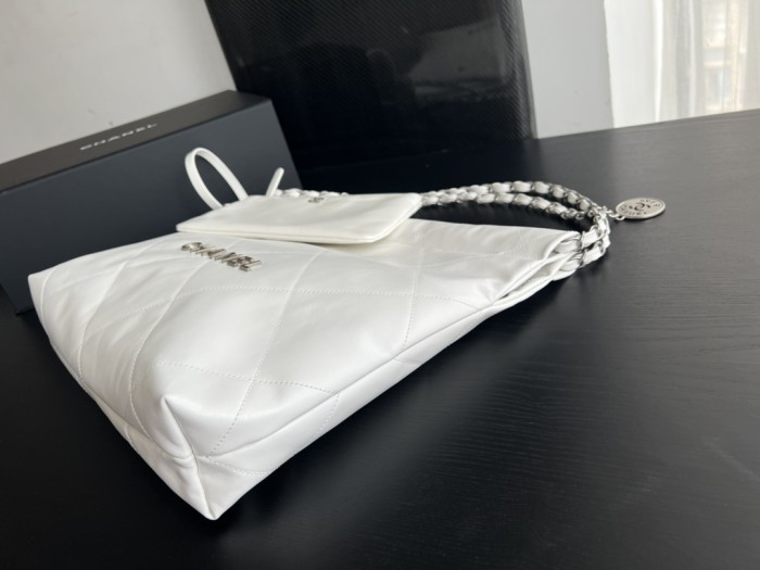 Handbag Chanel size 35cmx37cmx7 cm