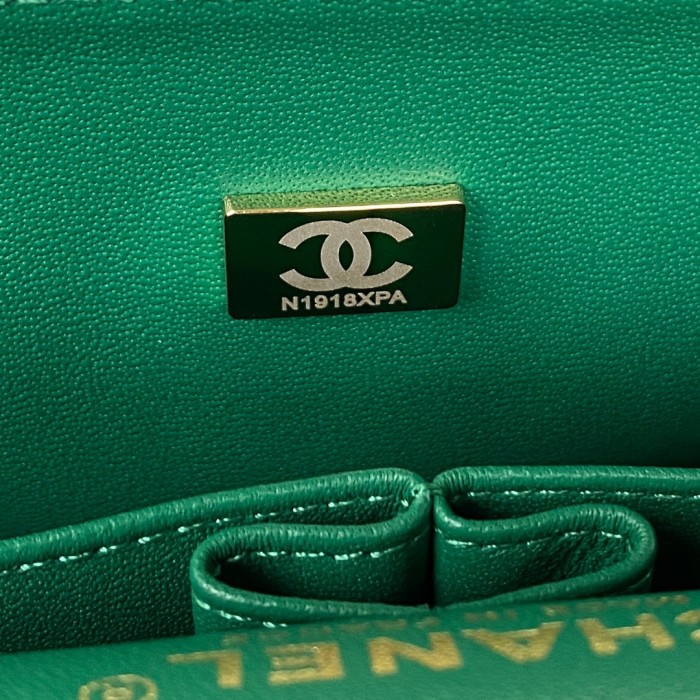 Handbag ChanelA01112 size 15.5x25.5x6.5 cm