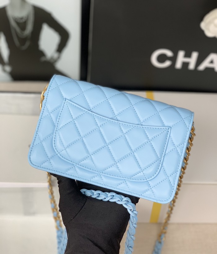 Handbag Chanel size 12*19*3.5 cm