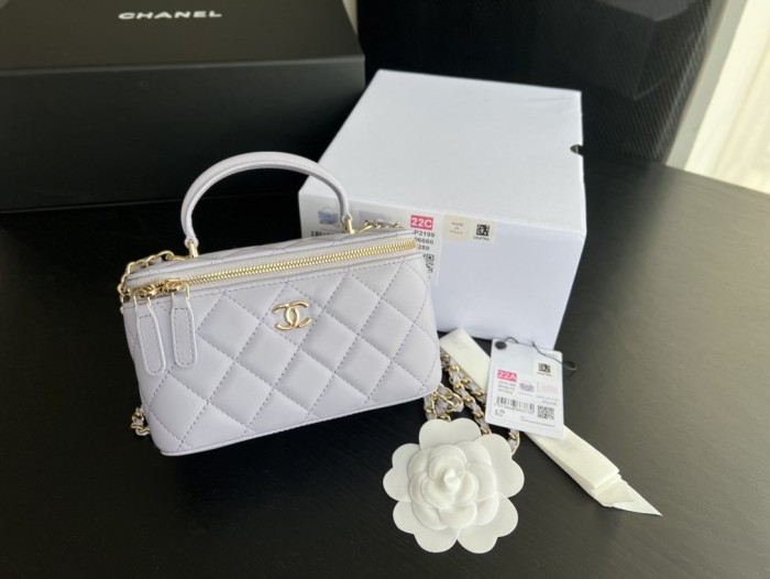 Handbag Chanel AP2199 size 17cmx9.5cmx8 cm