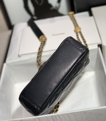 Handbag Chanel size 22 cm