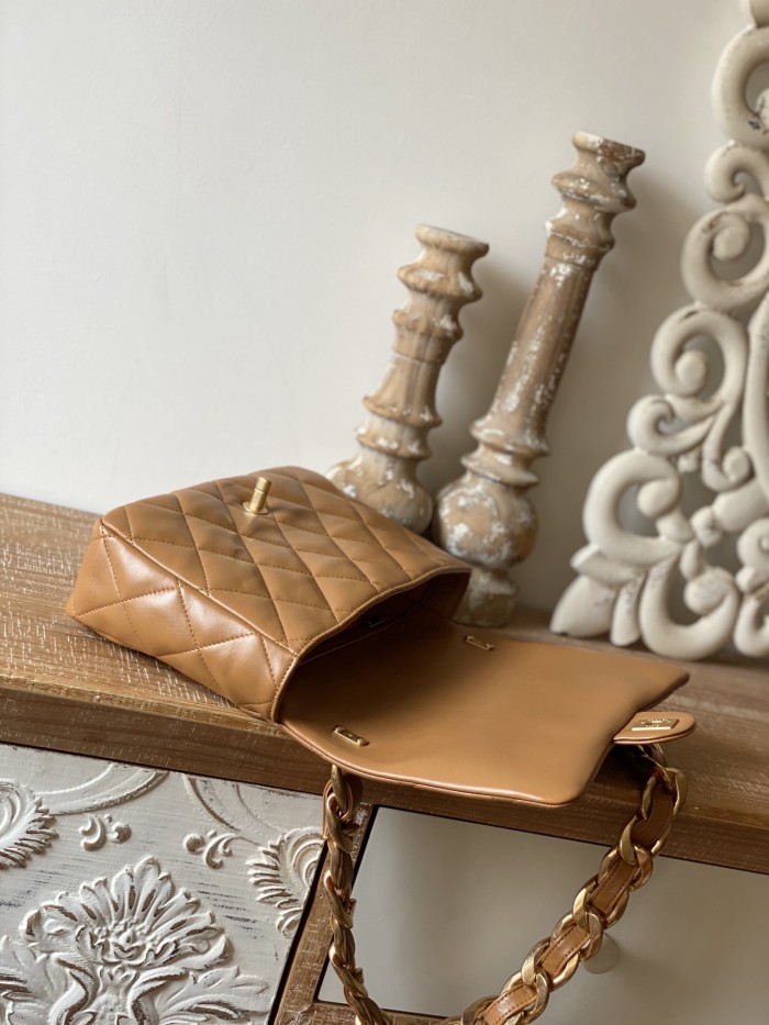 Handbag Chanel 3215 size 18*27*8 cm
