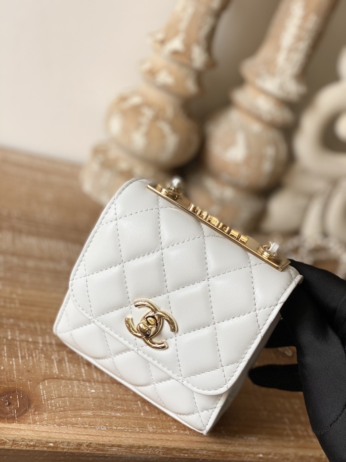 Handbag Chanel 88631 size 11 11 5 cm
