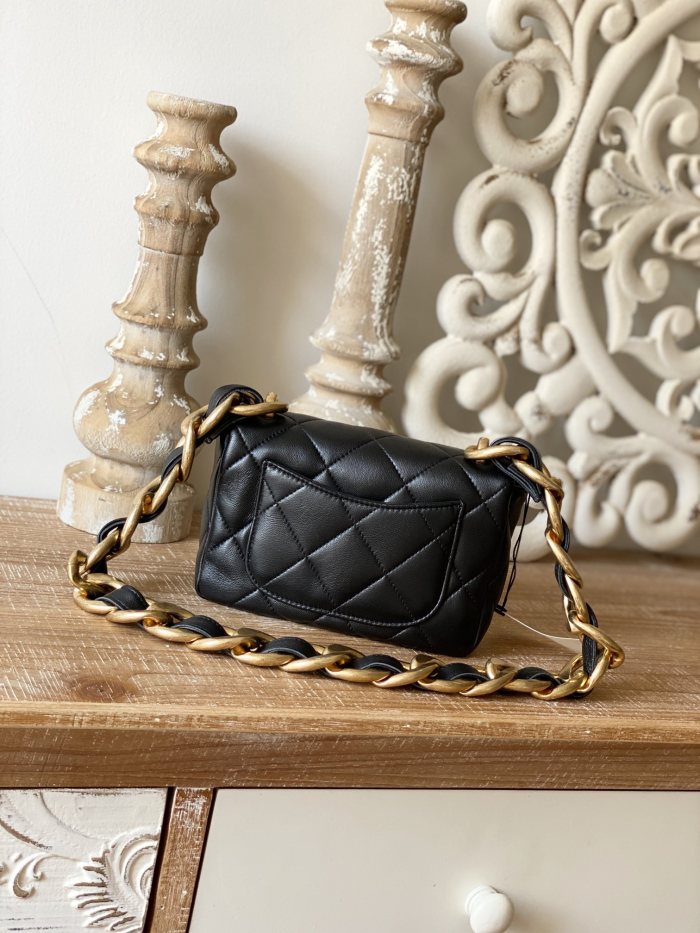 Handbag Chanel 3213 size 13*17*6 cm
