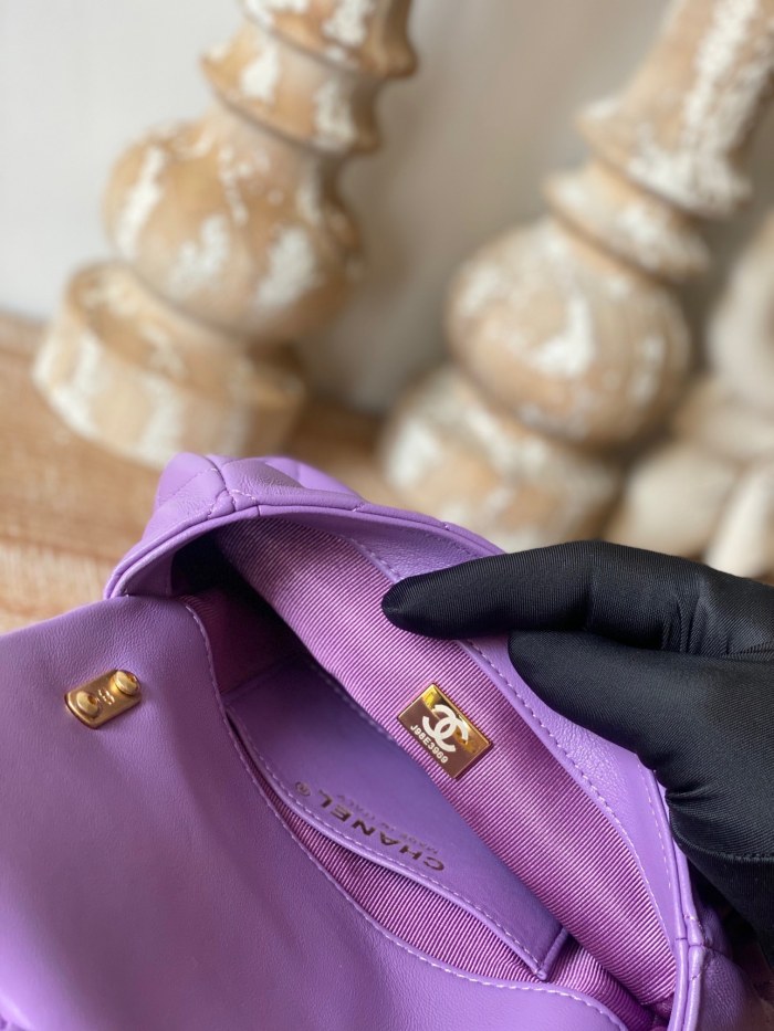 Handbag Chanel 3213 size 13*17*6 cm