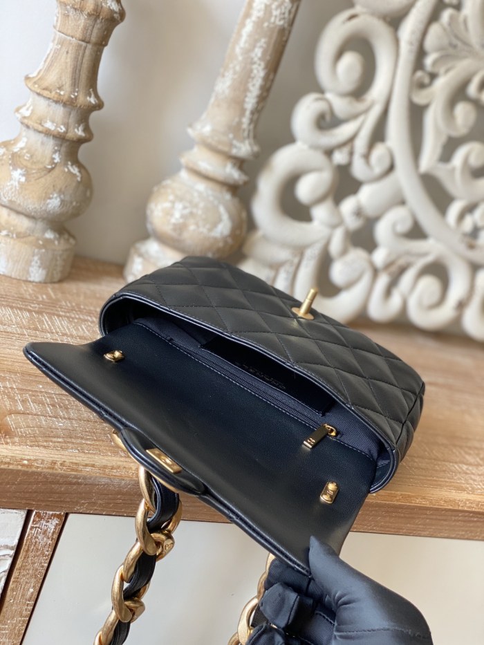 Handbag Chanel 3214 size 17*21*6 cm