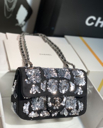 Handbag Chanel size 20 cm