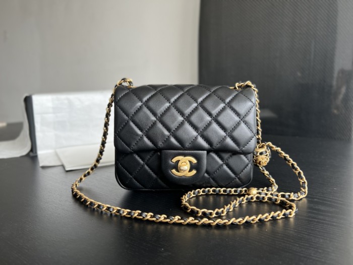 Handbag Chanel size 18 cm