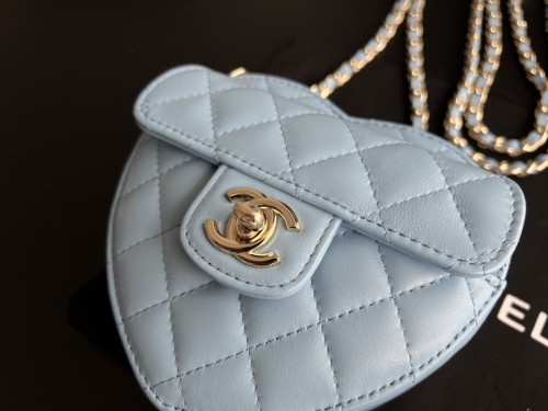 Handbag Chanel size 13cmx12cmx5 cm