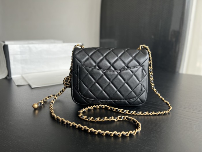 Handbag Chanel size 18 cm