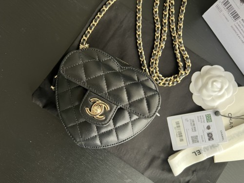 Handbag Chanel size 13cmx12cmx5 cm