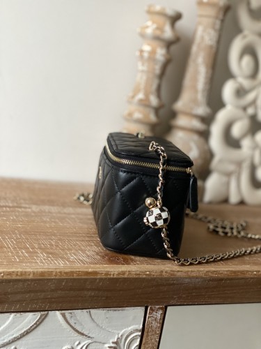 Handbag Chanel 81242 size 17 cm
