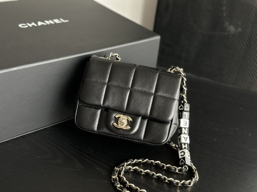 Handbag Chanel AP3744 size 18 cm