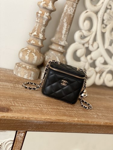 Handbag Chanel 81241 size 10.5 8.5 7 cm