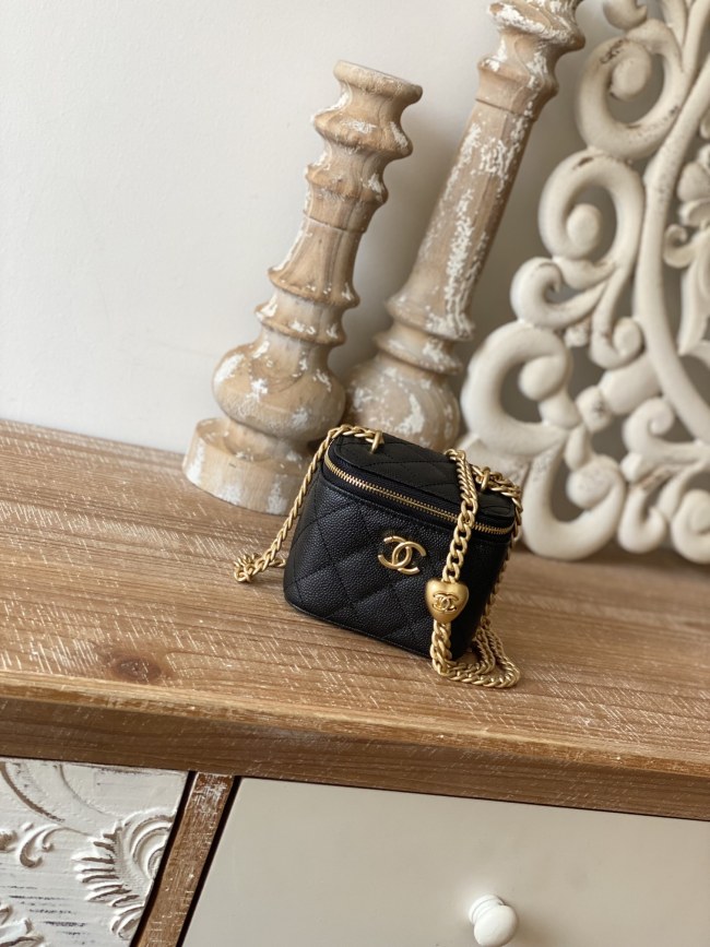Handbag Chanel 81246 size 10.5 8.5 7 cm