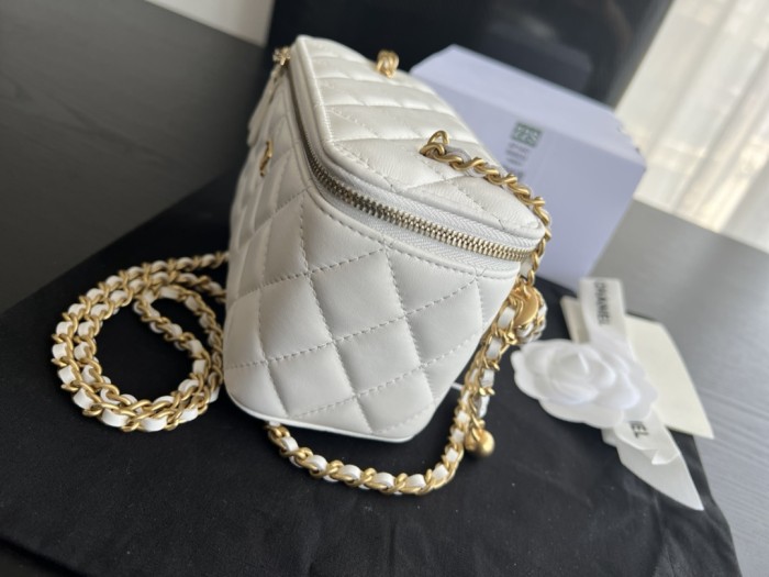 Handbag Chanel AP2303 size 17cmx9.5cmx8 cm
