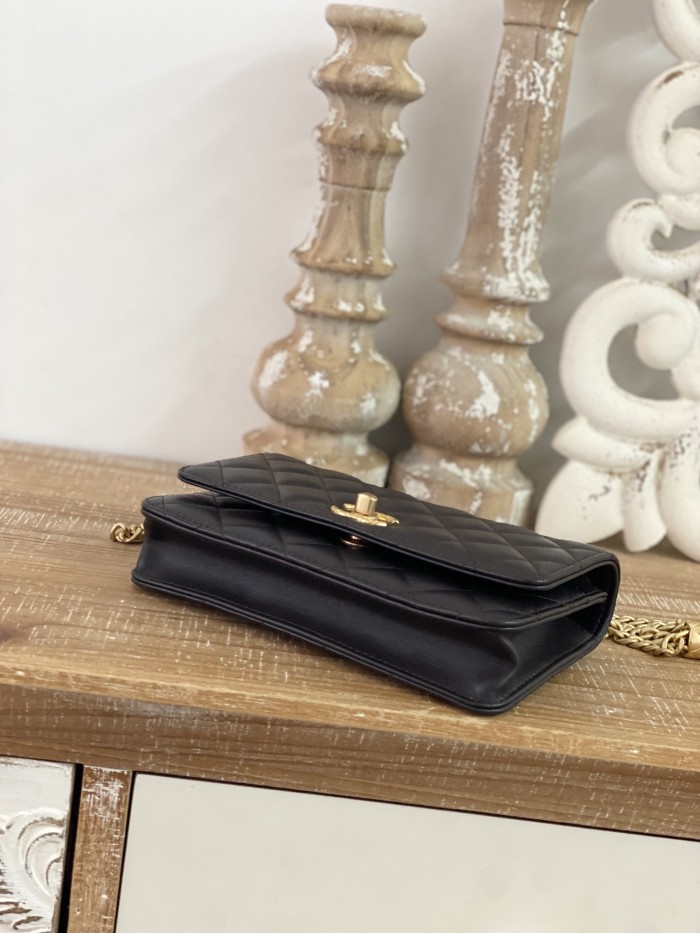 Handbag Chanel 81221 size 19 cm