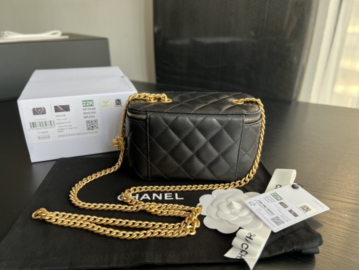 Handbag Chanel AP3044 size 17cmx9.5cmx8 cm