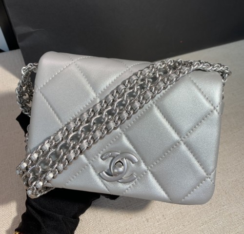 Handbag Chanel size 18 cm