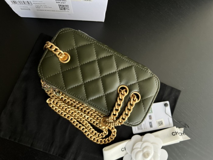 Handbag Chanel AP3044 size 17cmx9.5cmx8 cm