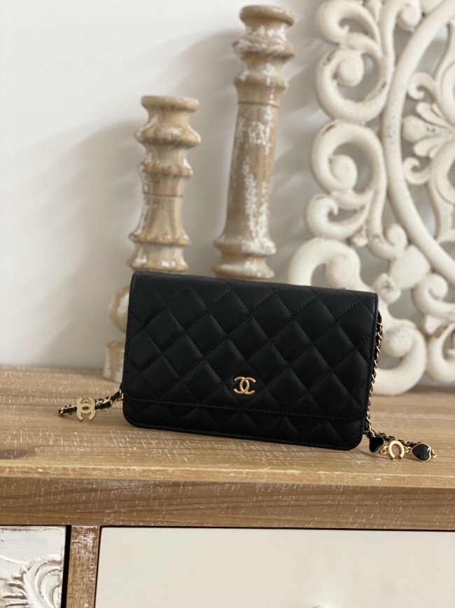 Handbag Chanel 81225 size 19 cm