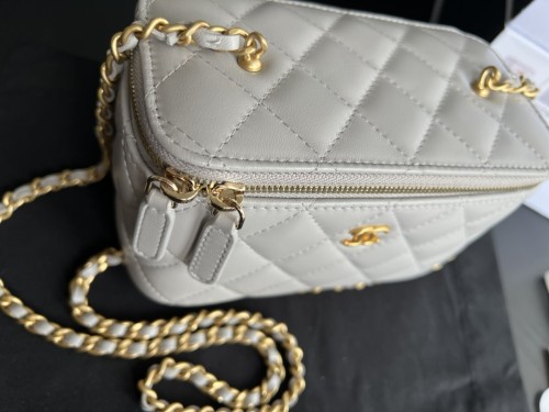 Handbag Chanel AP2303 size 17cmx9.5cmx8 cm
