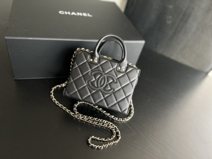 Handbag Chanel size 15cmx11.5cmx5cm
