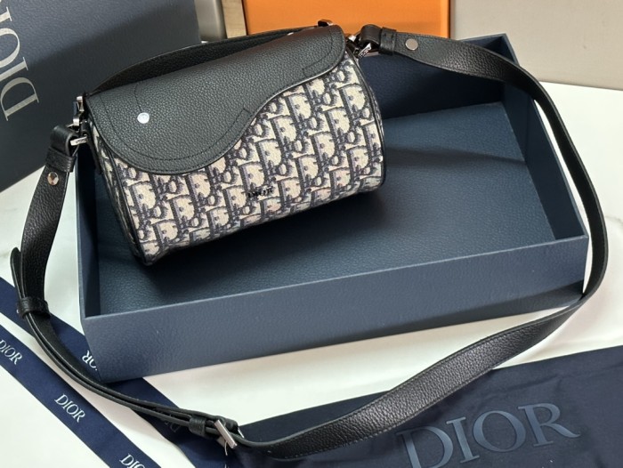 Handbag Dior 93368 size 21x12 x 12 cm