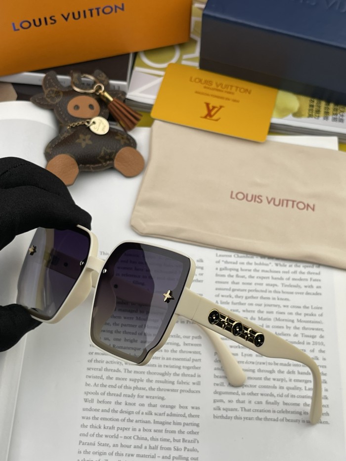 Sunglasses Louis Vuitton L1007