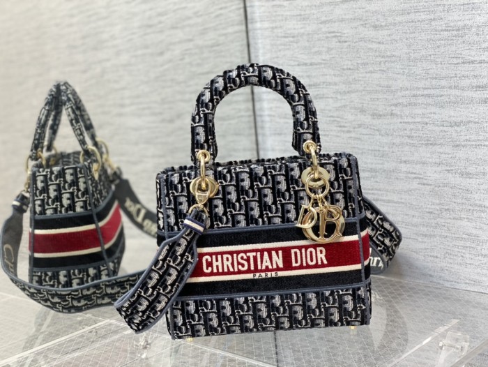 Handbag Dior size 24 cm