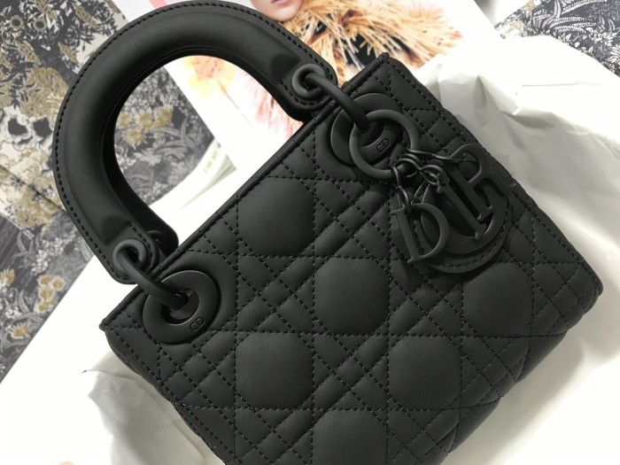 Handbag Dior M0505 size 17 x 15 x 7 cm