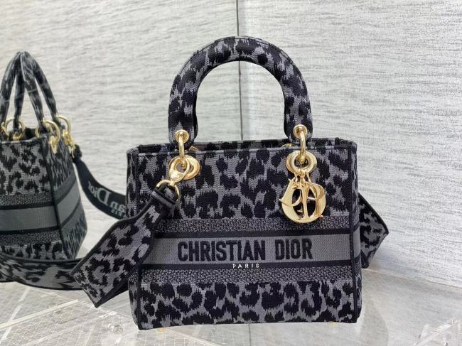 Handbag Dior size 24 cm