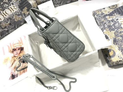 Handbag Dior M0505 size 17 x 15 x 7 cm