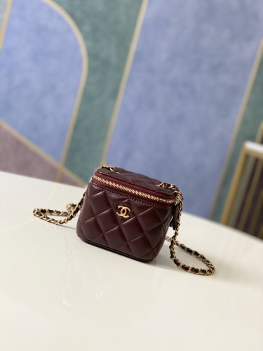 Handbag Chanel 81136 size 10.5 8.5 7 cm