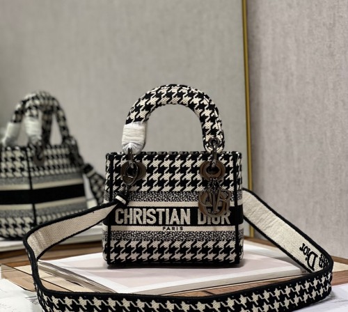 Handbag Dior 9028 size 17×7.5×14 cm