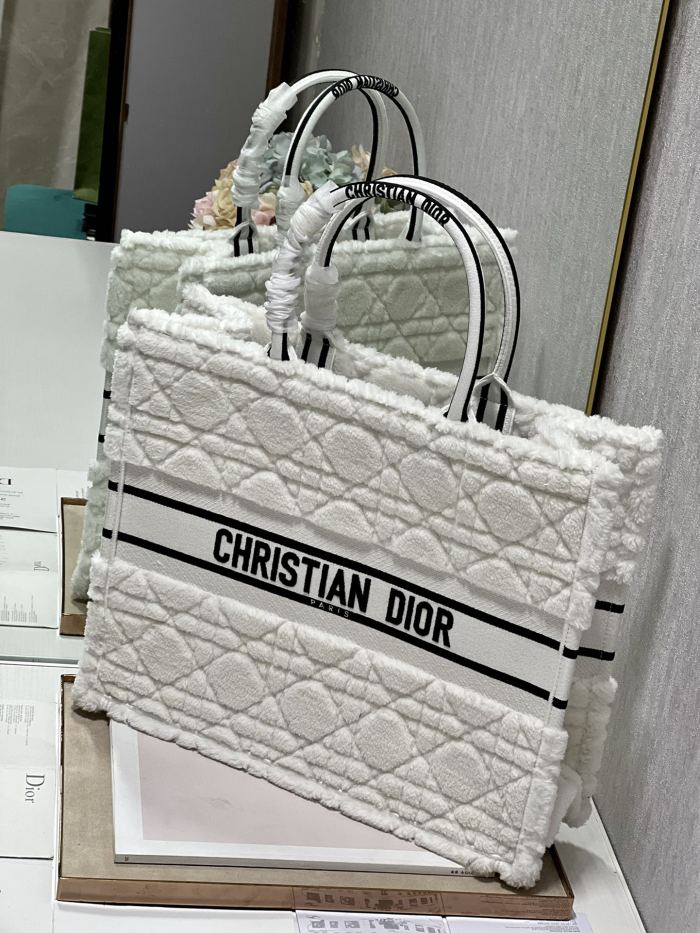 Handbag Dior 1286 size 41*32 cm