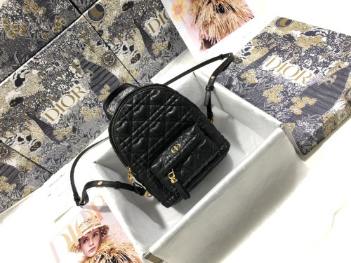 Handbag Dior M9222 size 16 x 21 x 8.5 cm