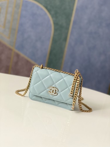 Handbag Chanel 81185 size 15 cm