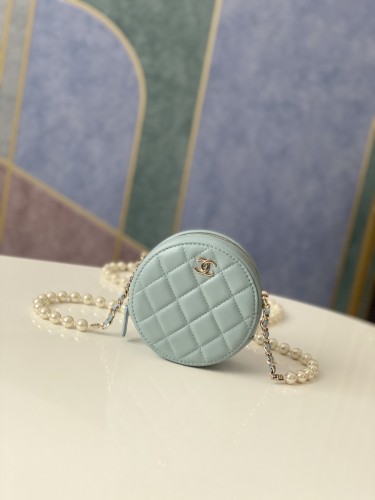 Handbag Chanel 81183 size 12x12x4.5 cm